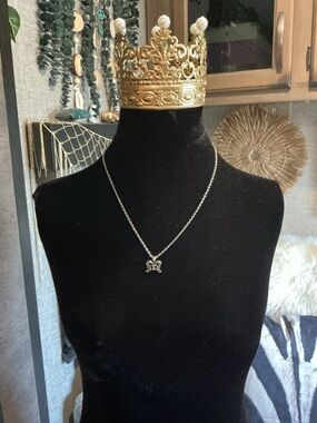 Marcasite Silver Bow/Crest Pendant Necklace